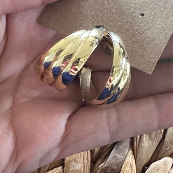 BOGO FREE GOLDEN Quality VINTAGE CHUBBY HOOP 90’s earrings - Picture 1 of 6